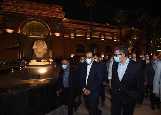 رئيس الوزراء يتفقد ميدان التحرير