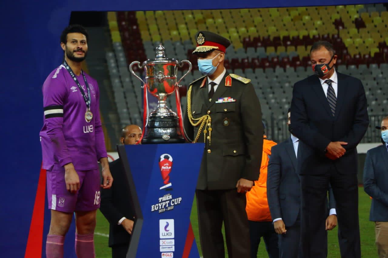 الأهلي يتوج بـ كأس مصر بالفوز على طلائع الجيش