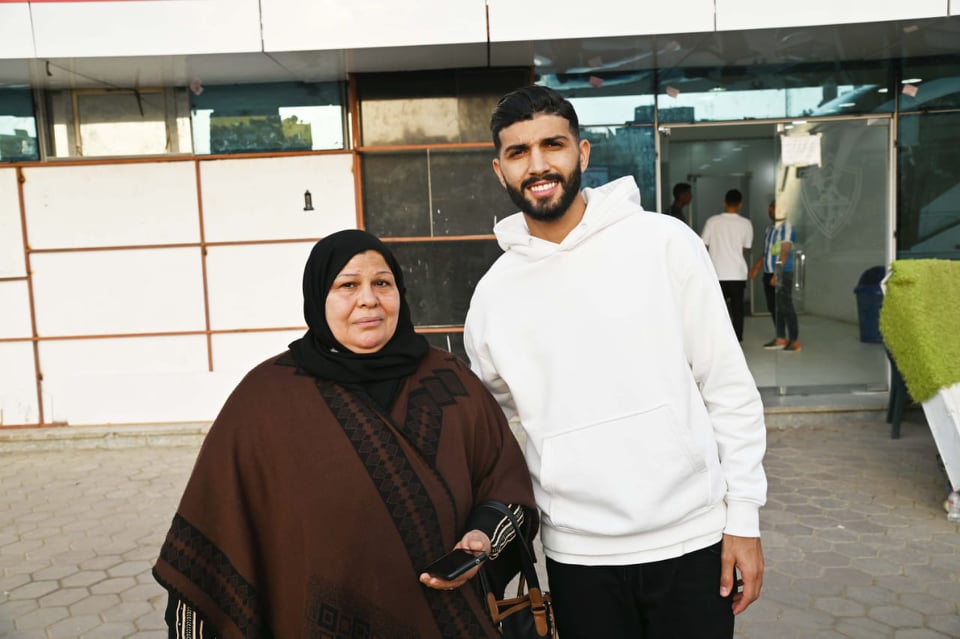 فرجاني ساسي مع المشجعة الزملكاوية