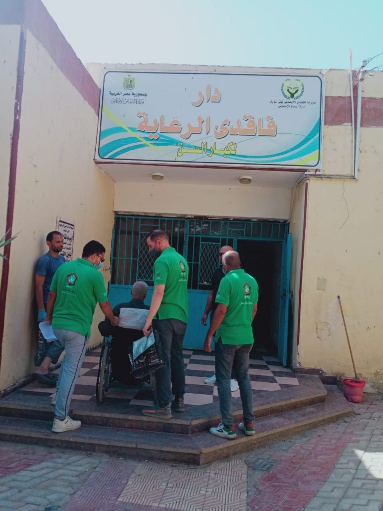 أحدهم 70 عاما طُرد من منزله.. «أطفال وكبار بلا مأوى» ينقذ 5 حالات في 4 محافظات.. صور