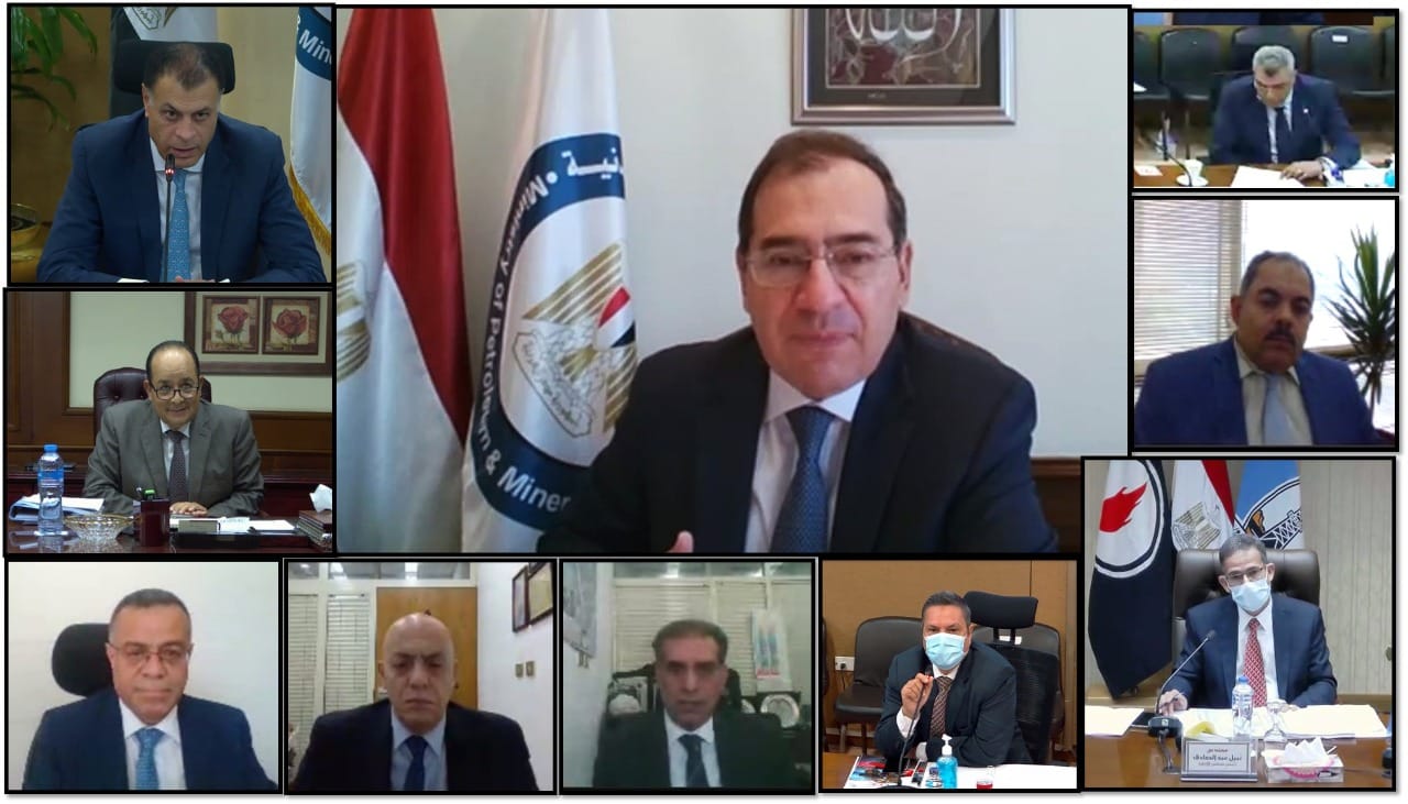 وزير البترول خلال الاجتماع