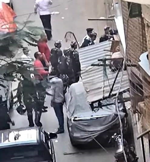 المتهم بقتل والديه يمثل الجريمة بالأسكندرية.. صور