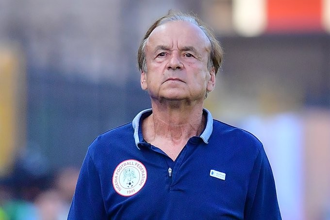 جيرنوت روهر مدرب منتخب نيجيريا الذي أقيل من منصبه