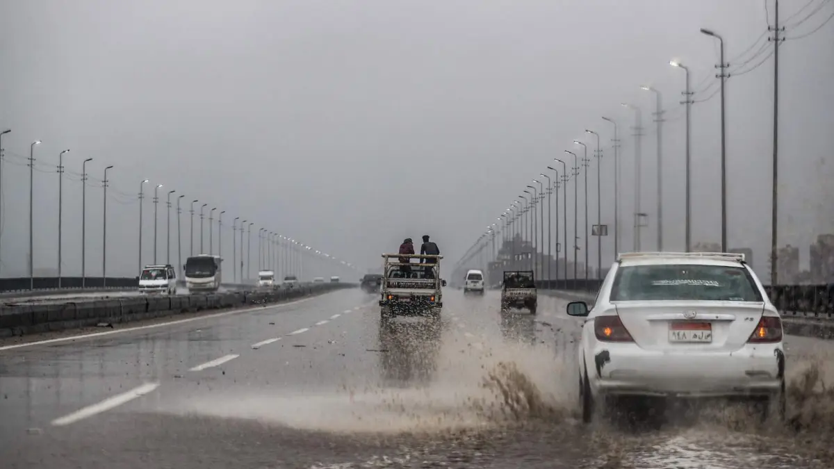سقوط أمطار خفيفة