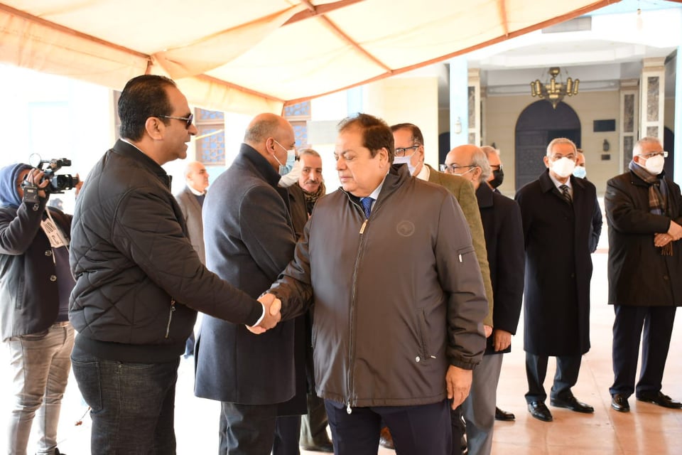 أبو العينين خلال تشييع جثمان ياسر رزق