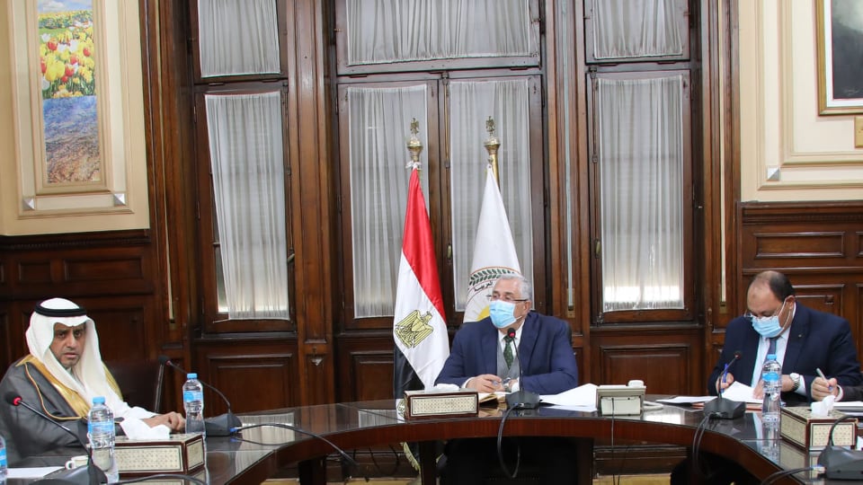 وزير الزراعة يبحث فرص الاستثمار الزراعي