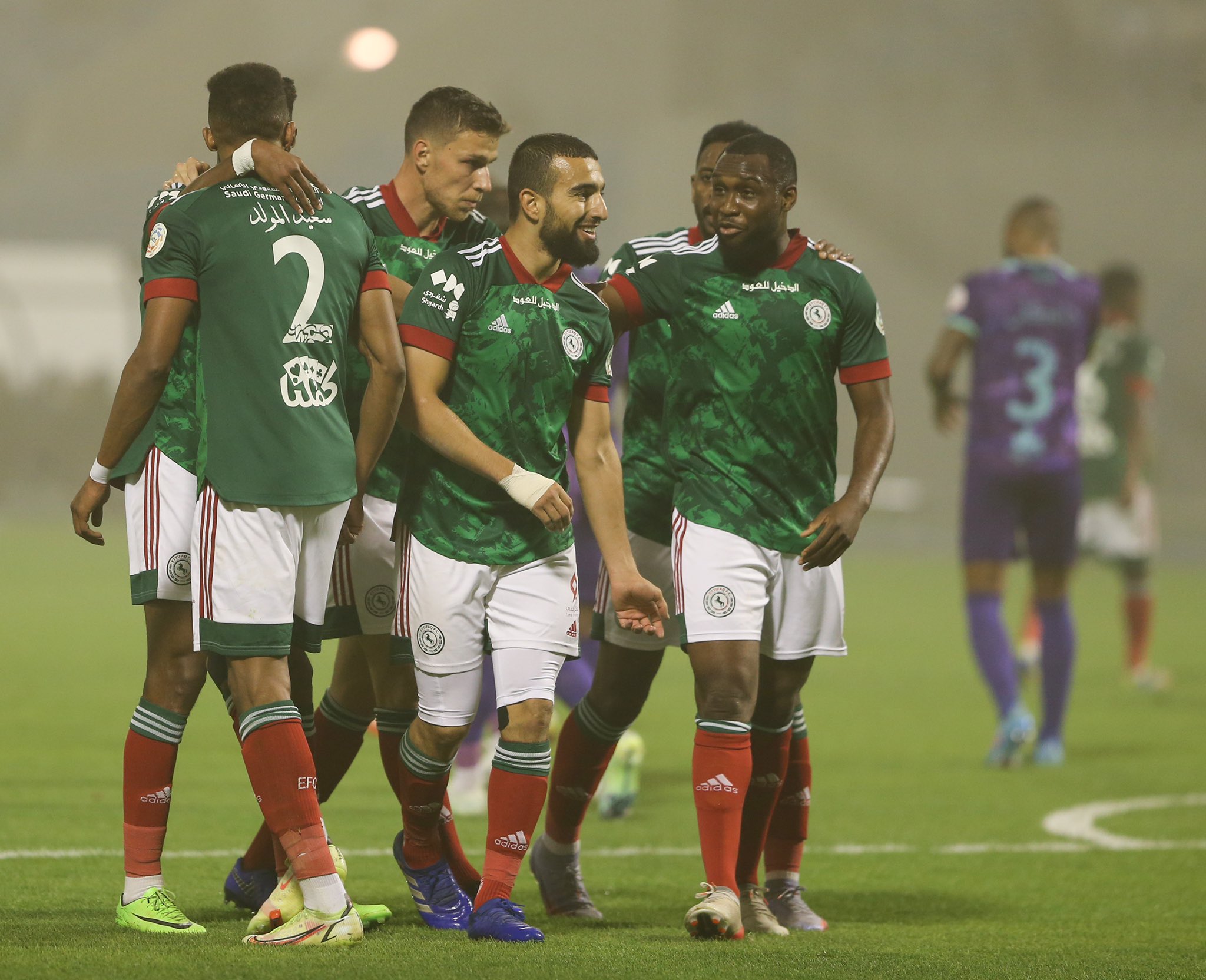 الاتفاق يخطف فوز ثمين أمام الأهلي بهدف في الدوري السعودي 1