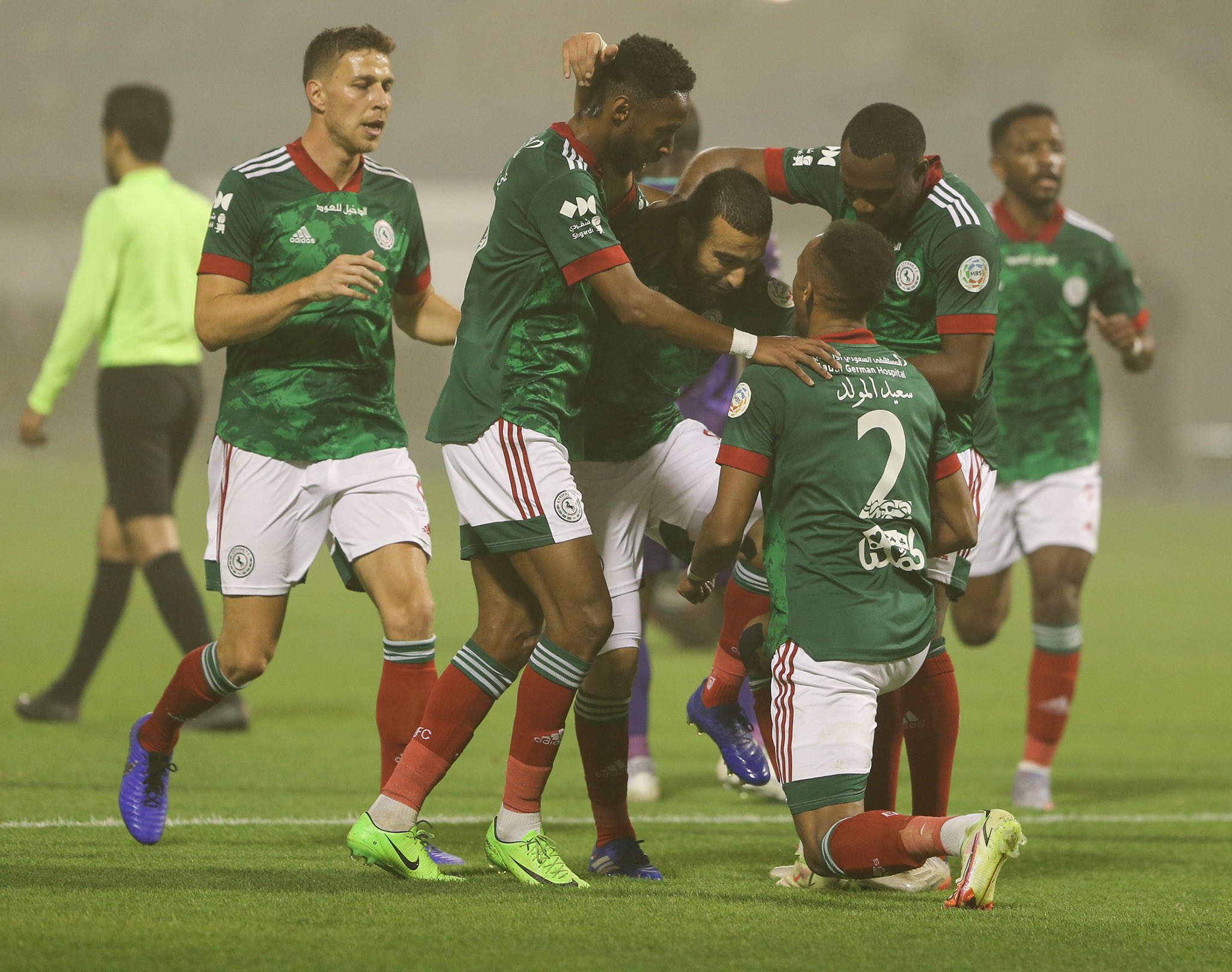 الاتفاق يخطف فوز ثمين أمام الأهلي بهدف في الدوري السعودي 3