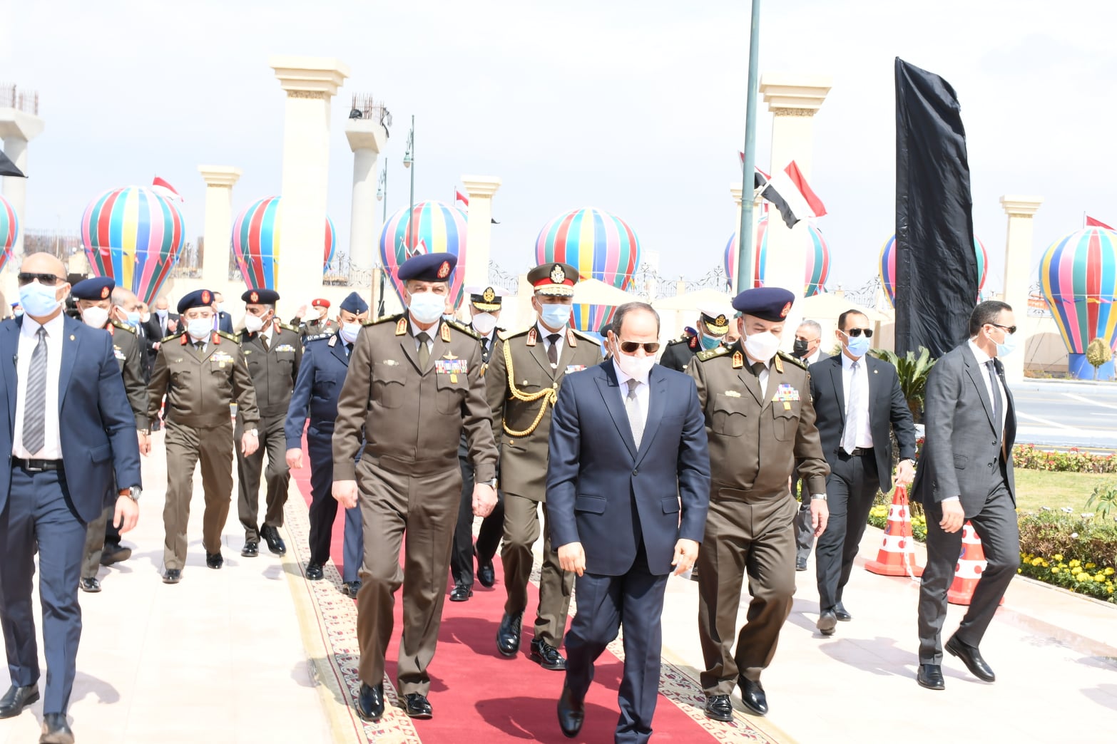 السيسي يؤدي صلاة الجمعة