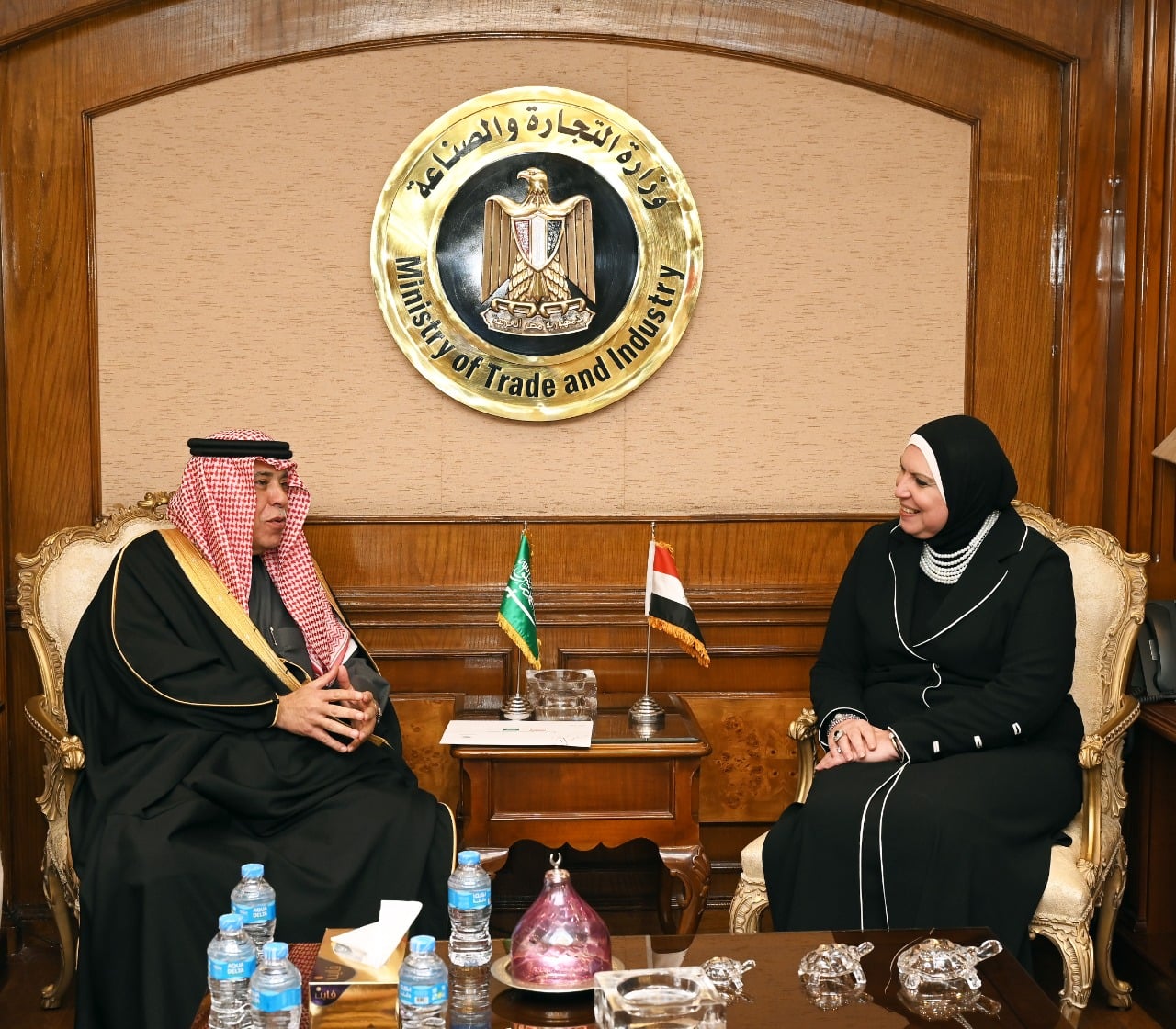 وزيرة التجارة تبحث مع نظيرها السعودى المستجدات الاقتصادية على الصعيدين الإقليمى والعالمي