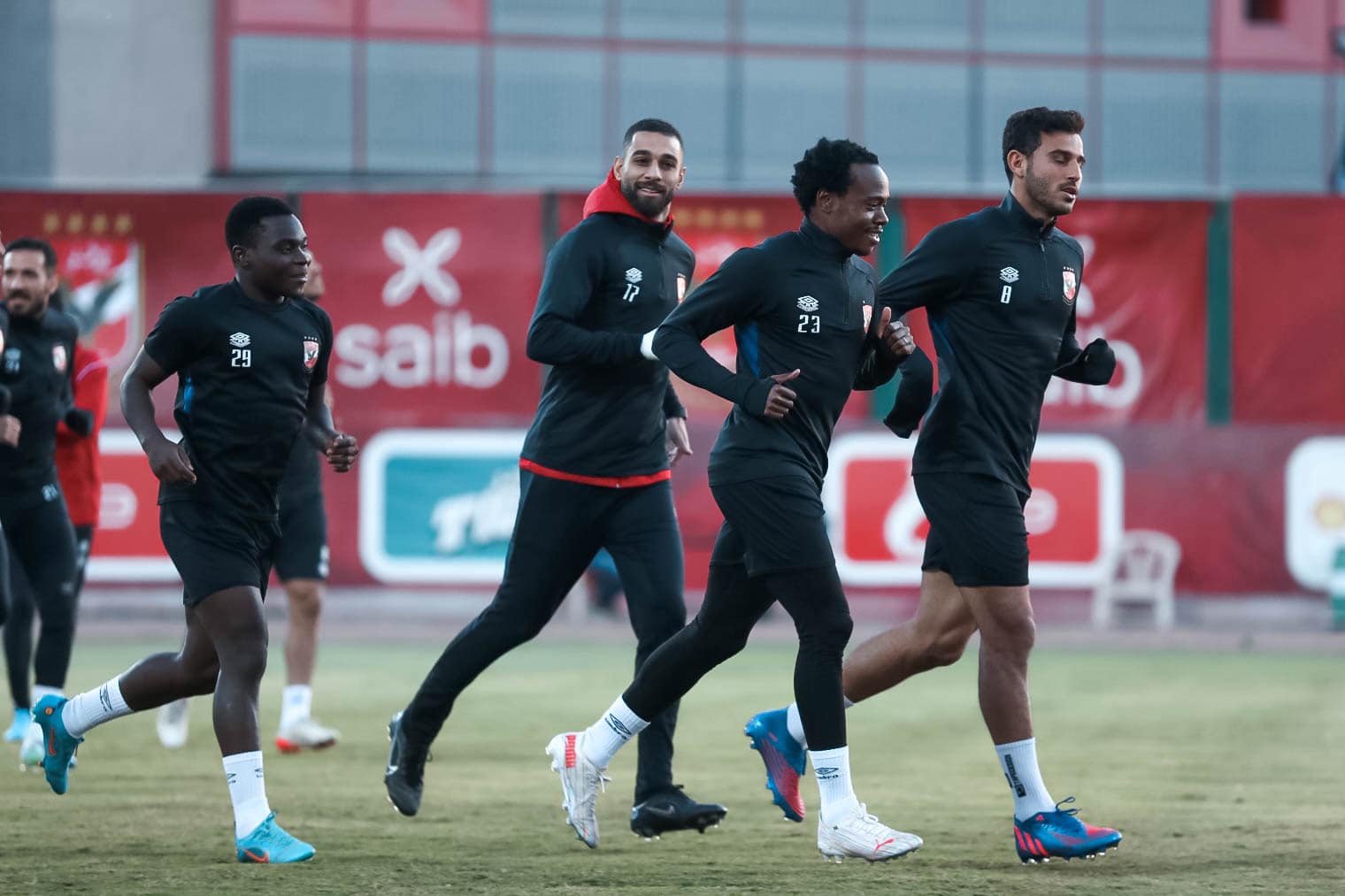 أبرزهم الحاوي وإبراهيم.. 10 لاعبين يغيبون عن الأهلي في مباراة المريخ السوداني 10