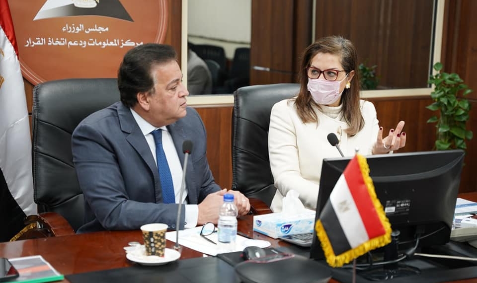 وزيرا التخطيط والتعليم العالي في جانب من اللقاء
