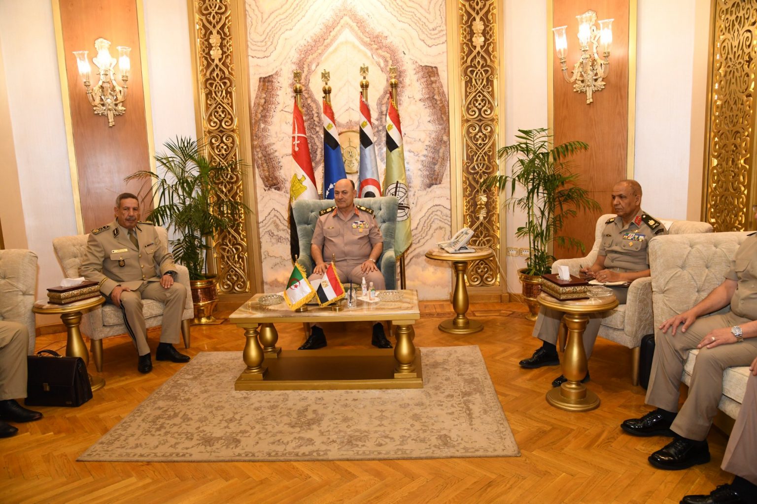رئيس الأركان خلال لقائه رئيس الوفد العسكري الجزائري