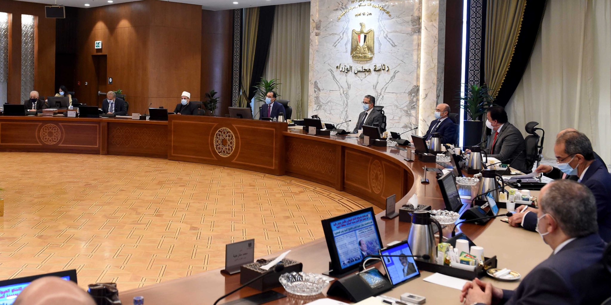 رئيس الوزراء خلال اجتماع اليوم بمجلس الوزراء