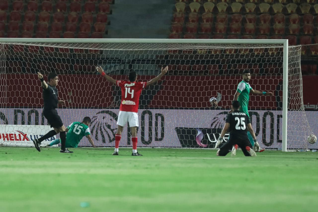 مباراة الأهلي وايسترن كومباني