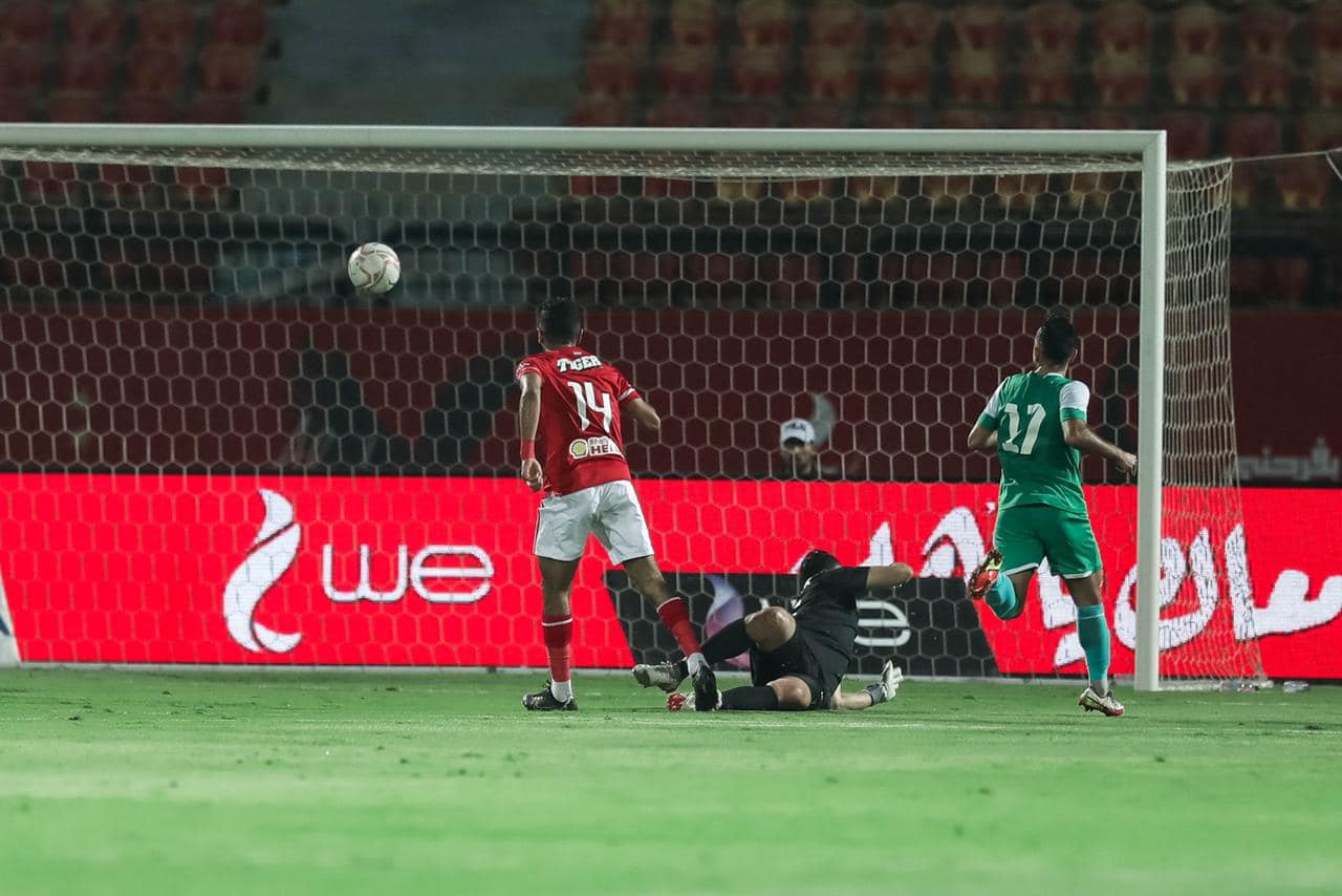 مباراة الأهلي وايسترن كومباني