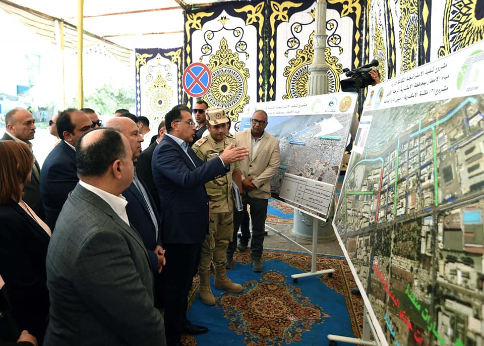 رئيس الوزراء يطلع على مخطط المشروع
