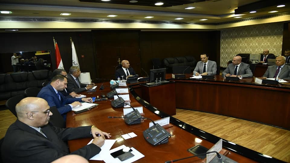 وزير النقل خلال الاجتماع