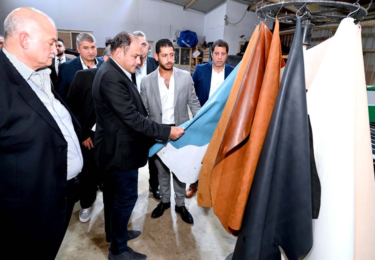 وزير التجارة خلال الجولة