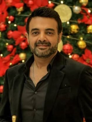 عمرو محمود ياسين يرد على شائعة غياب ياسمين رمضان 2027