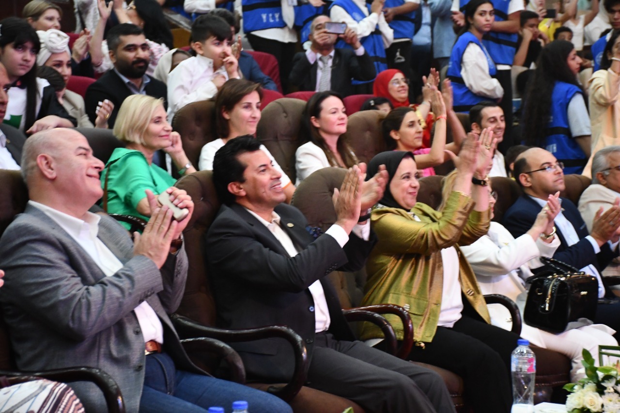 وزير الشباب والرياضة يشهد افتتاح مهرجان أطفال العالم في نسخته الثالثة