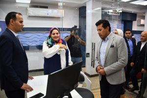 وزير الشباب والرياضة يتفقد وحدة تطوير الأعمال لمبادرة رواد النيل