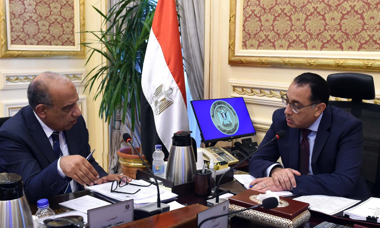 رئيس الوزراء ووزير قطاع الأعمال