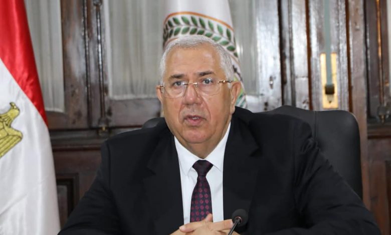 وزير الزراعة خلال الاجتماع