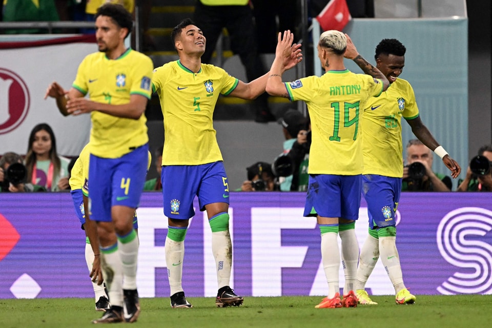 فرحة لاعبي البرازيل بالانتصار على سويسرا