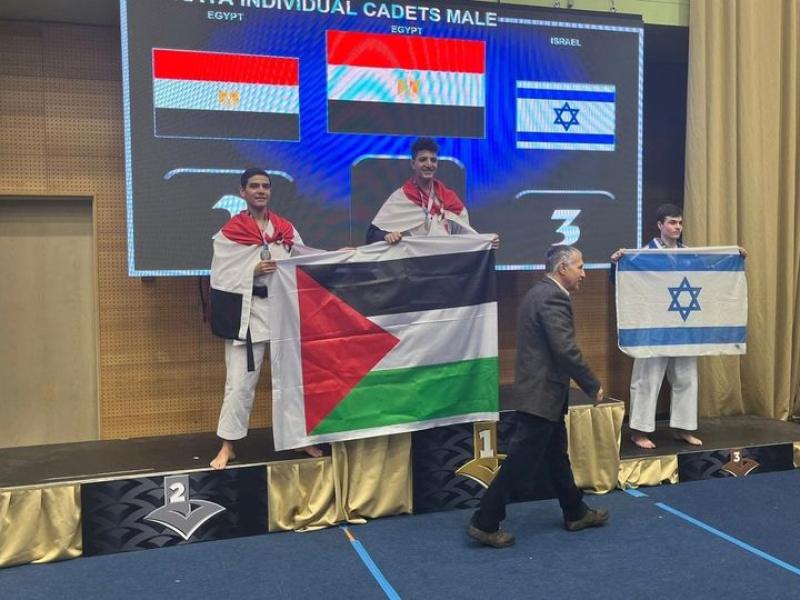 منتخب مصر للكاراتيه والعلم الفلسطيني