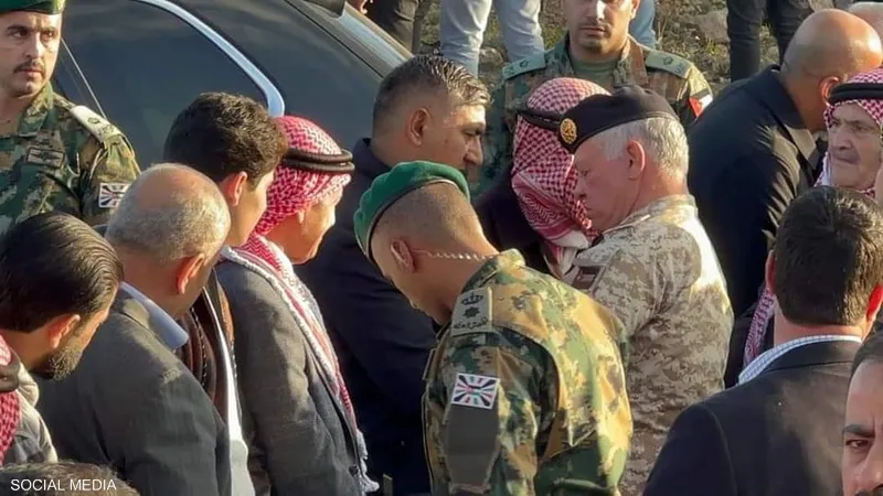 ملك الأردن يقدم العزاء لعائلة الدلابيح