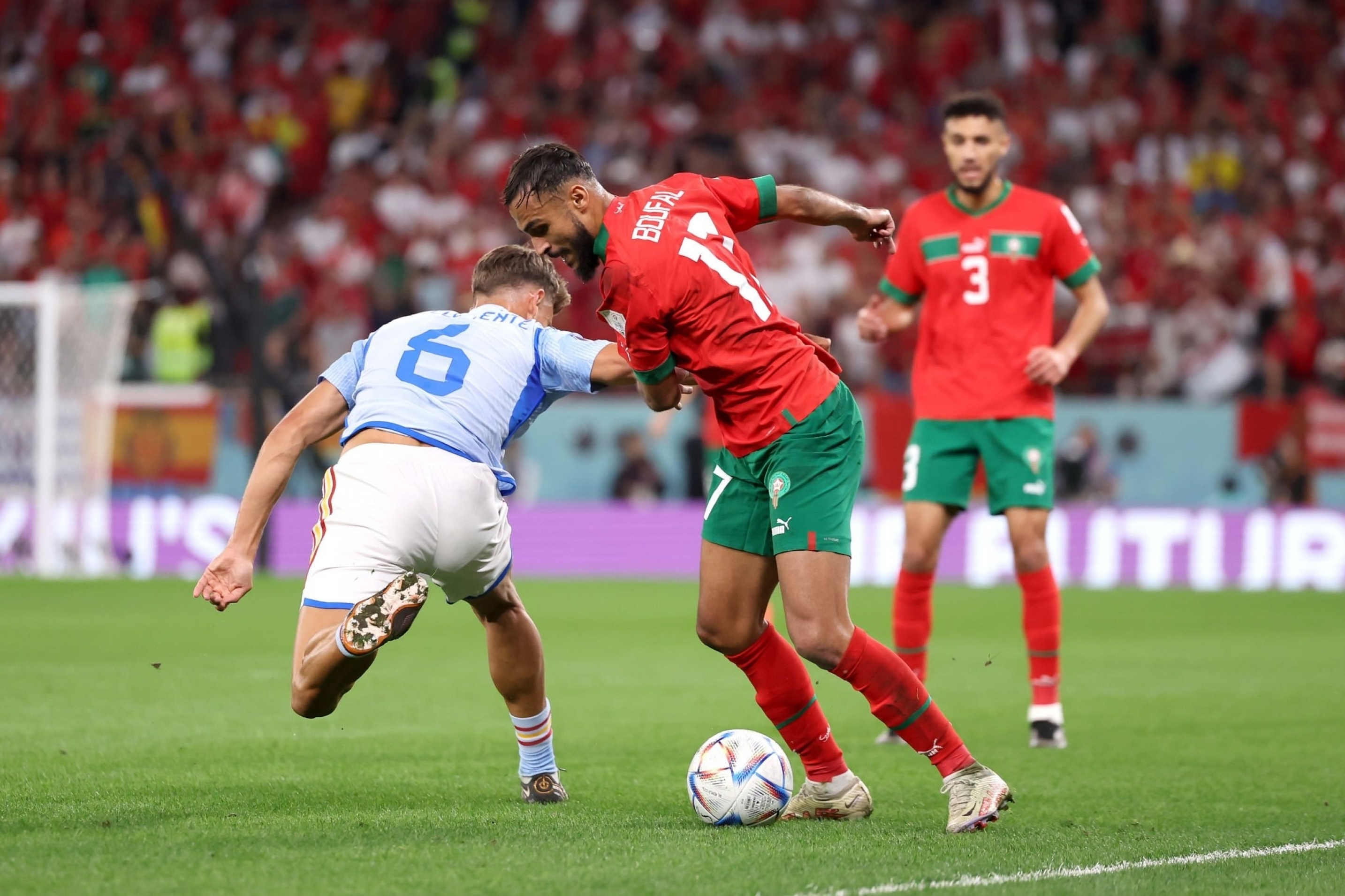 صورة من مباراة المغرب وإسبانيا