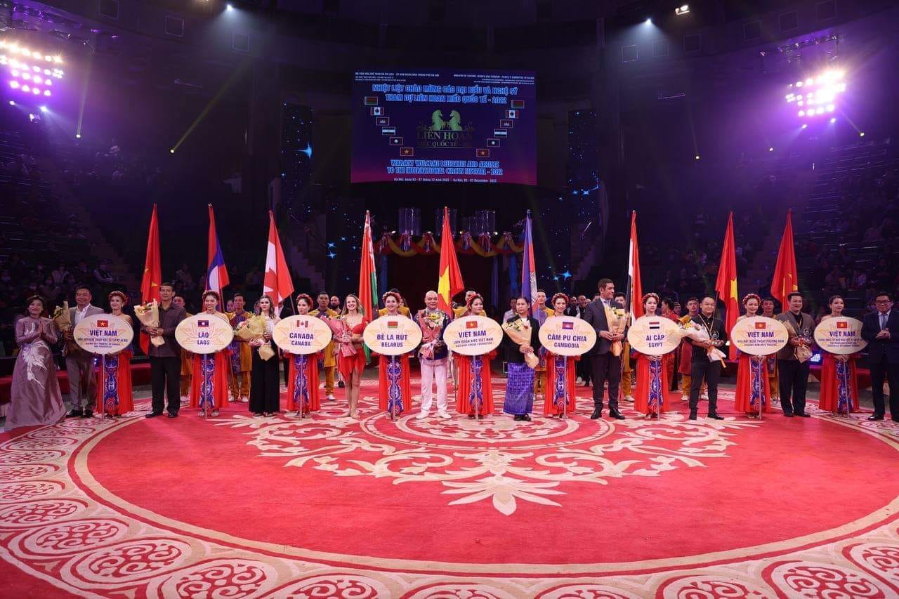 فوز فريق السيرك القومي بمهرجان هانوي