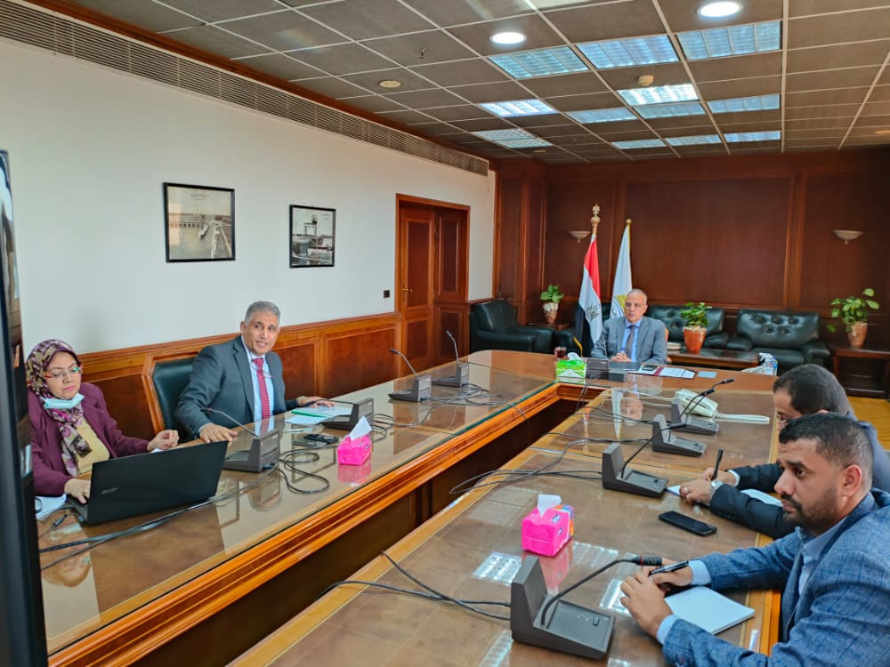 وزير الري خلال الاجتماع