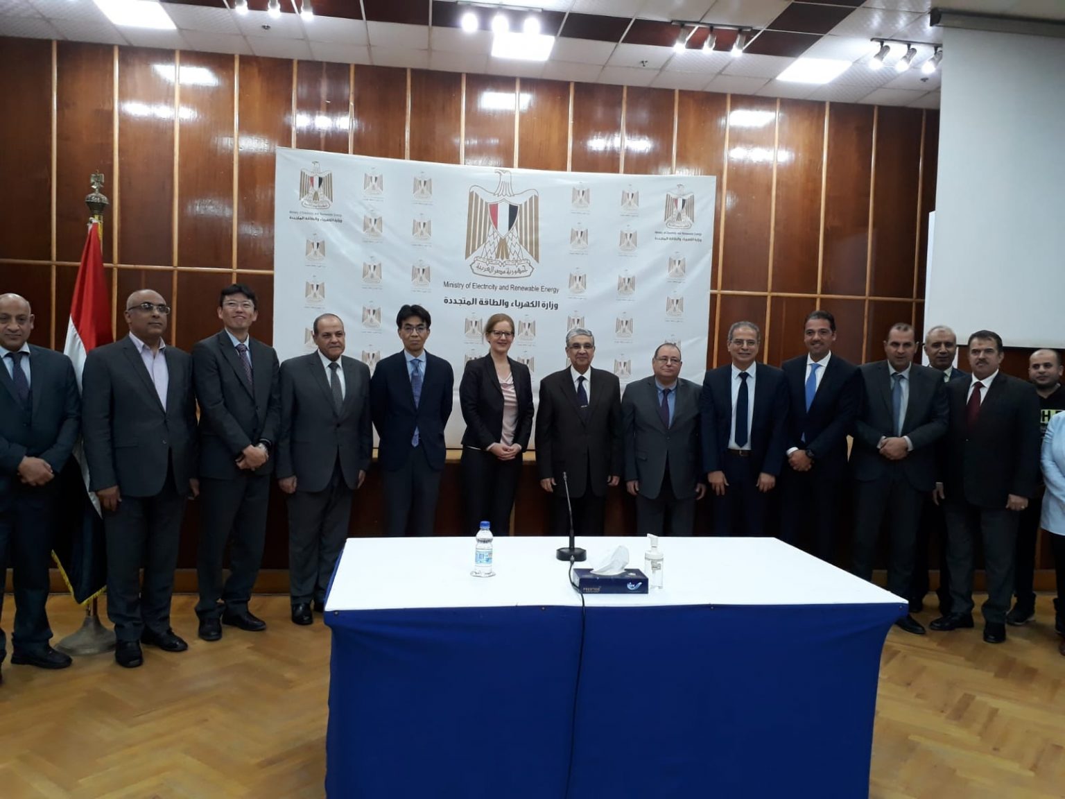 عقد بين سيمنس والقابضة للكهرباء