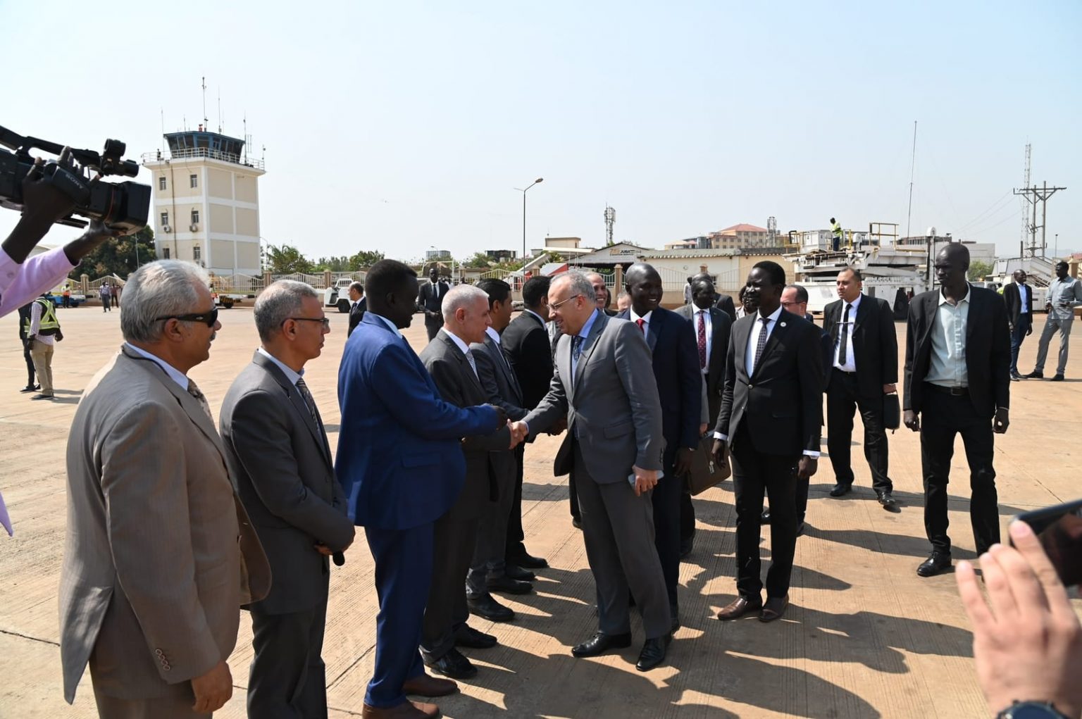 وزير الري لدى وصوله جنوب السودان