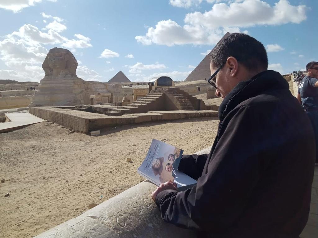 مؤلف كتاب السيسي بونابرت مصر يزور منطقة الأهرامات