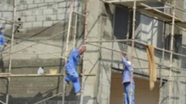 مصرع عامل وإصابة 3 عمال سقطوا من أعلى سقالة أثناء عملهم بأكتوبر | قناة صدى  البلد
