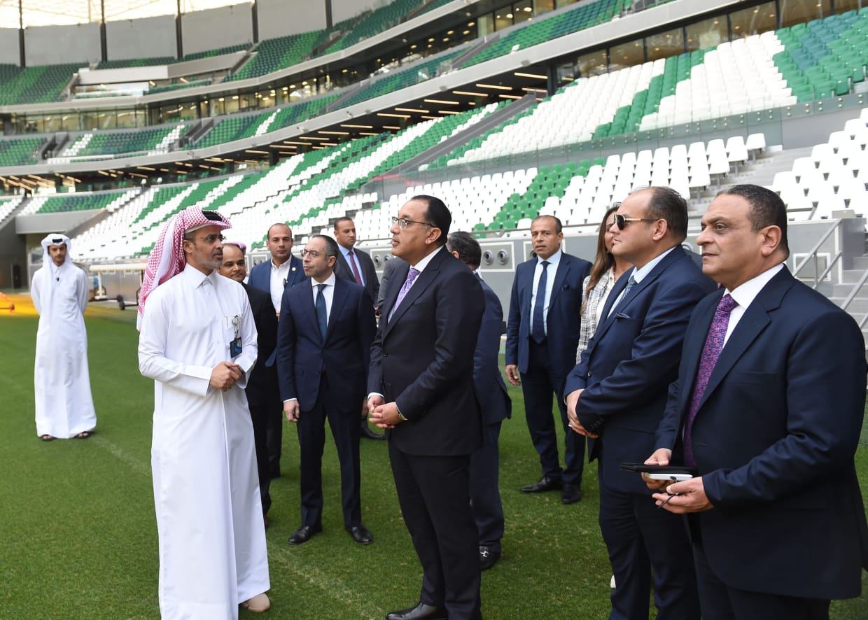 رئيس الوزراء خلال زيارته استاد المدينة التعليمية