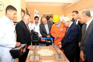 وزير التعليم يفتتح معرضا لمنتجات المدارس الفنية بالإسكندرية