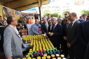 وزير التعليم يفتتح معرضا لمنتجات المدارس الفنية بالإسكندرية