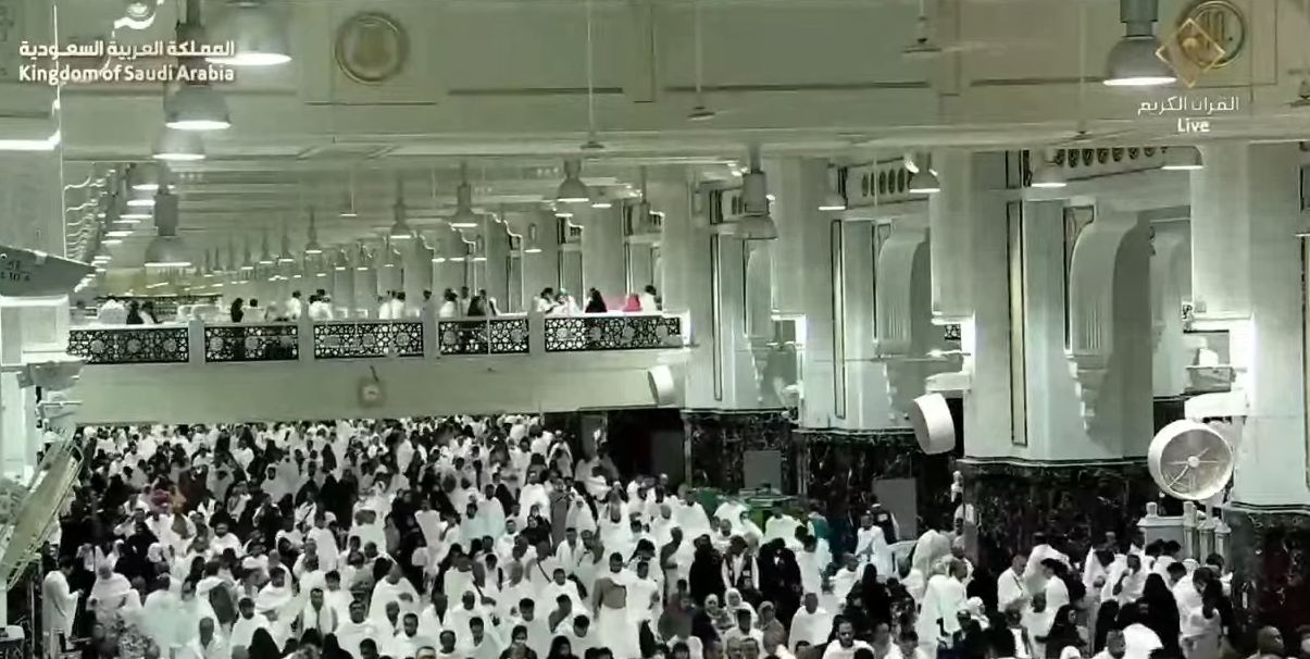 بث مباشر.. شاهد صلاتي العشاء والتراويح من المسجد الحرام