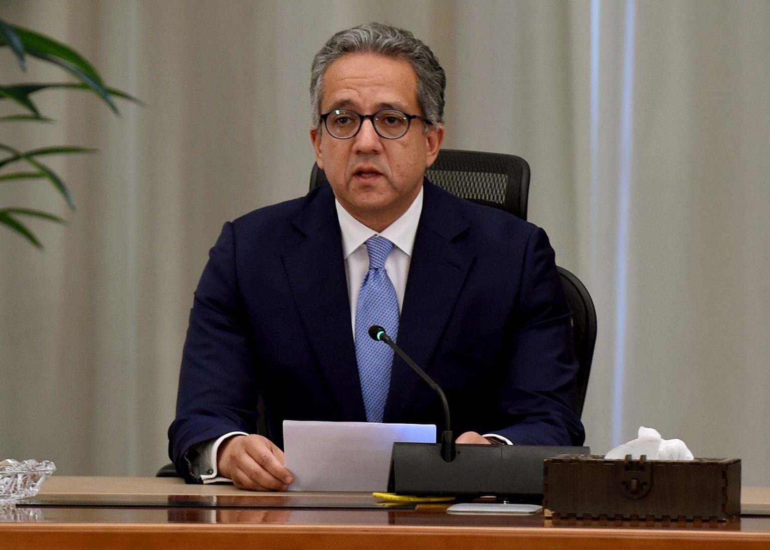 خالد العناني خلال المؤتمر الصحفي
