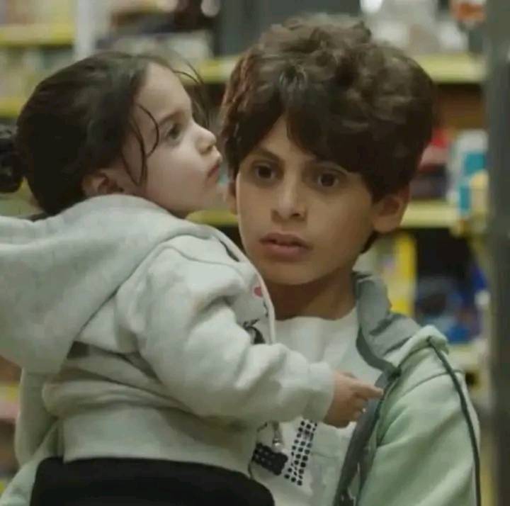 الطفل عمر الشريف في مسلسل تحت الوصاية