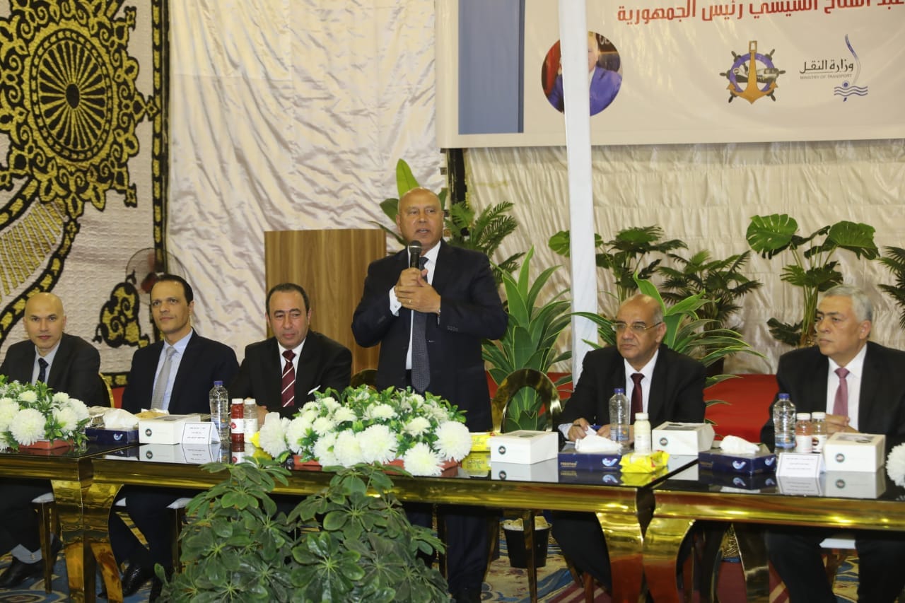 وزير النقل خلال إلقاء كلمته في حفل الإفطار مع العاملين