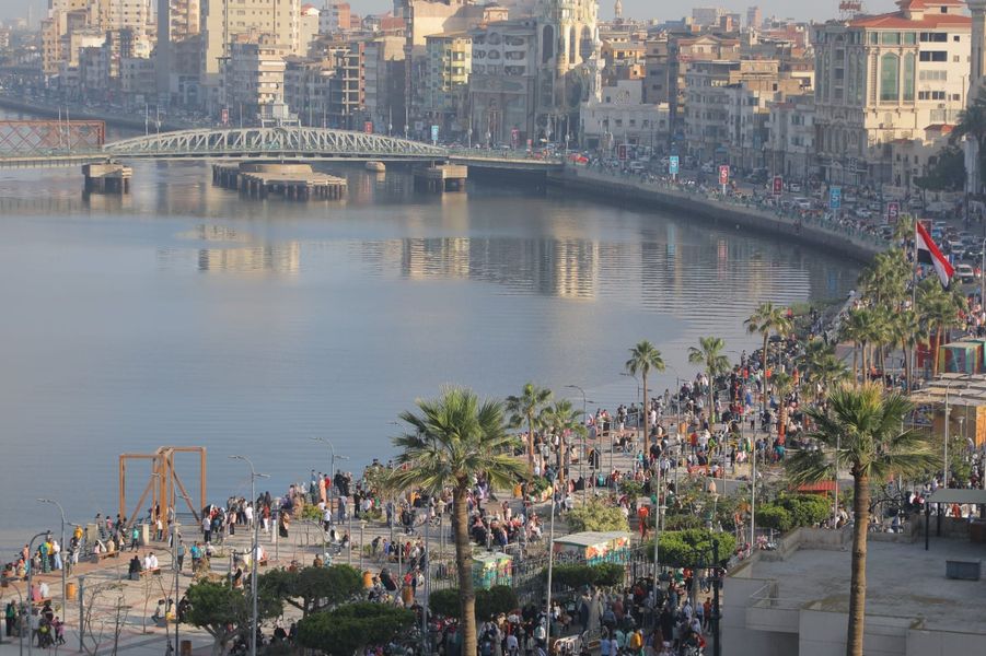 آلاف المصلين يودون صلاة عيد الفطر المبارك بمدينة دمياط