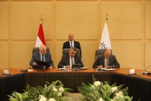 وزير النقل يشهد توقيع اتفاقية شروط تطوير محطة الصب الجاف بميناء جرجوب