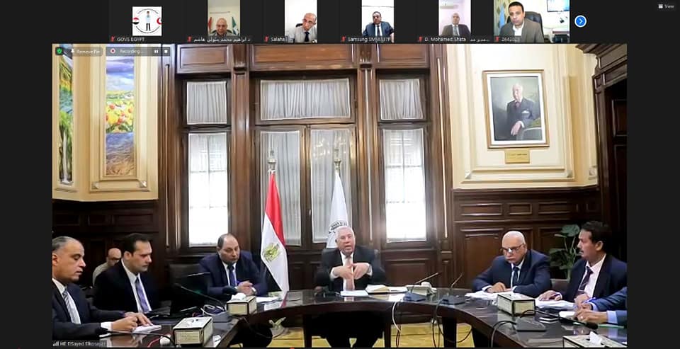 وزير الزراعة خلال الاجتماع