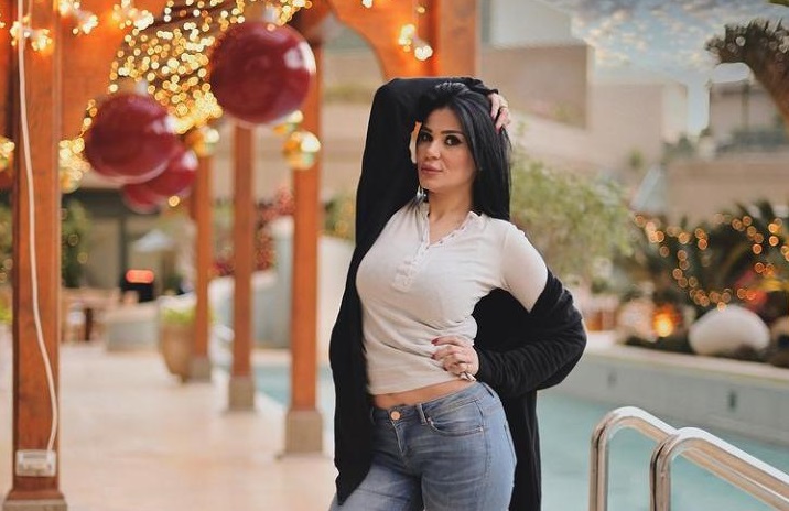 معلومات عن الفنانة منى ممدوح