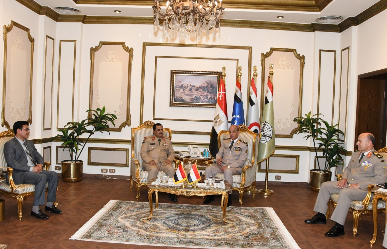 وزير الدفاع خلال لقائه نظيره اليمني